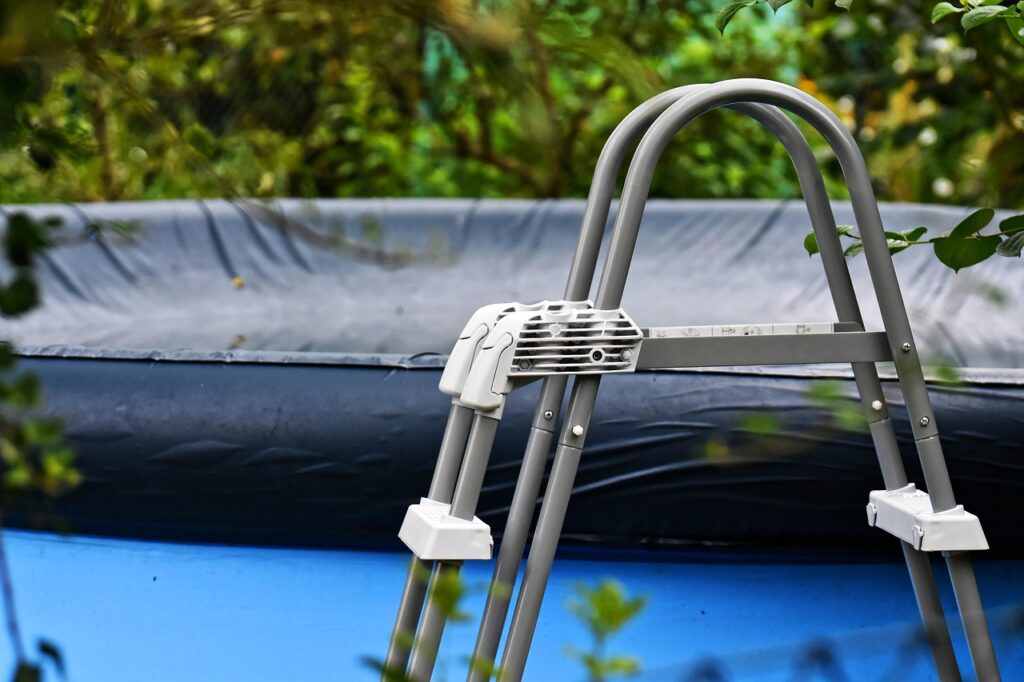 Pool im Garten
